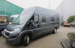 Spazio 4 LowSteadyBed® bus lengte 640cm 2x lengte bedden